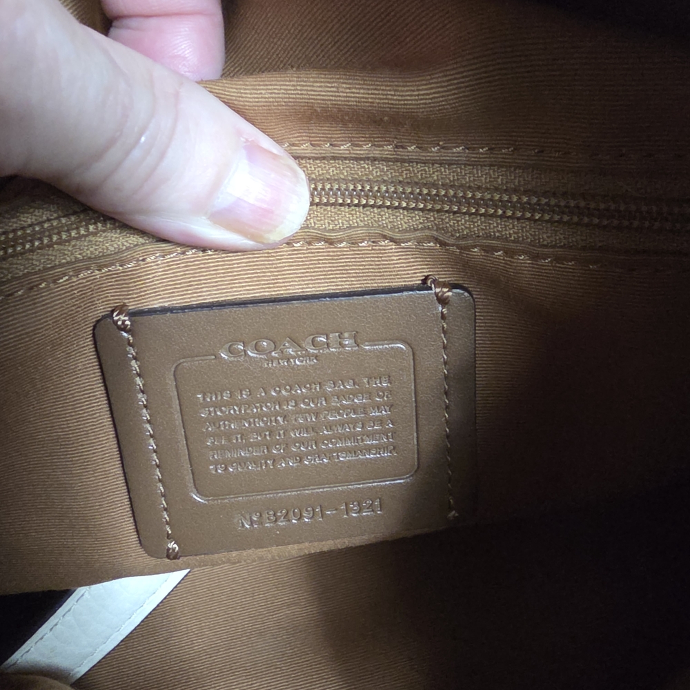 Coach Chalk Grey Shoulder Bag* Needs A Good Cleaning - Picture 8 of 13